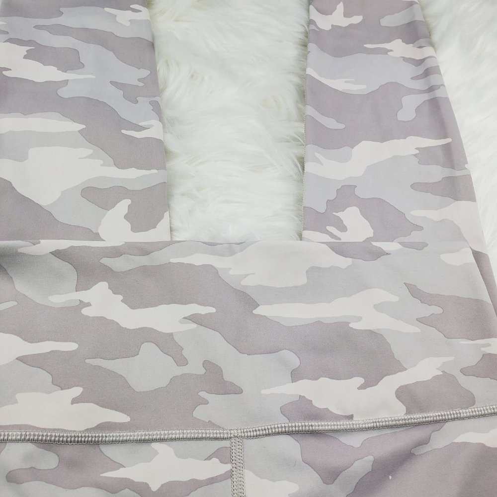 NWOT Athleta White Camo Elation 7/8 Leggings - Picture 5 of 8
